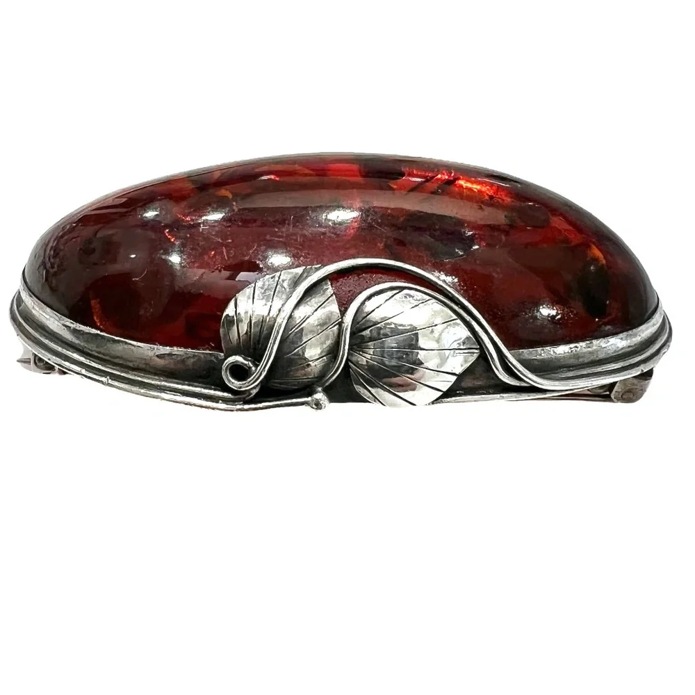 VINTAGE CABOCHON BALTIC AMBER & STERLING SILVER BEZEL & LEAVES BROOCH